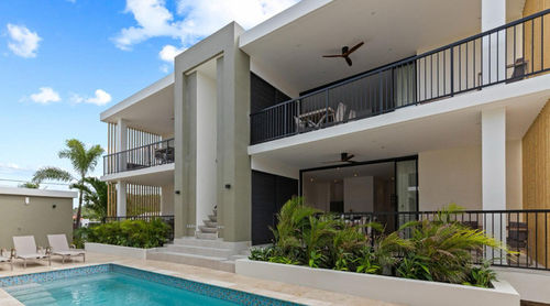 Aktuelle Unternehmensnachrichten über Karibik-Villa-Projekt: Tropenleben mit Massivholzdeckenventilatoren verbessern